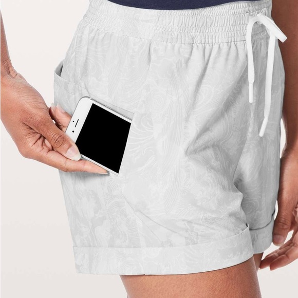 Lululemon Spring Break Away Short *4-way Stretch 3" white - Picture 2 of 3